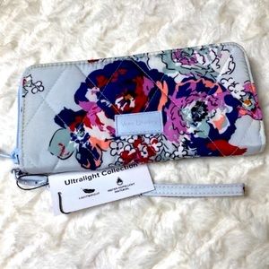 Vera Bradley Accordian Ultralight RFID Wristlet Exuberant Floral